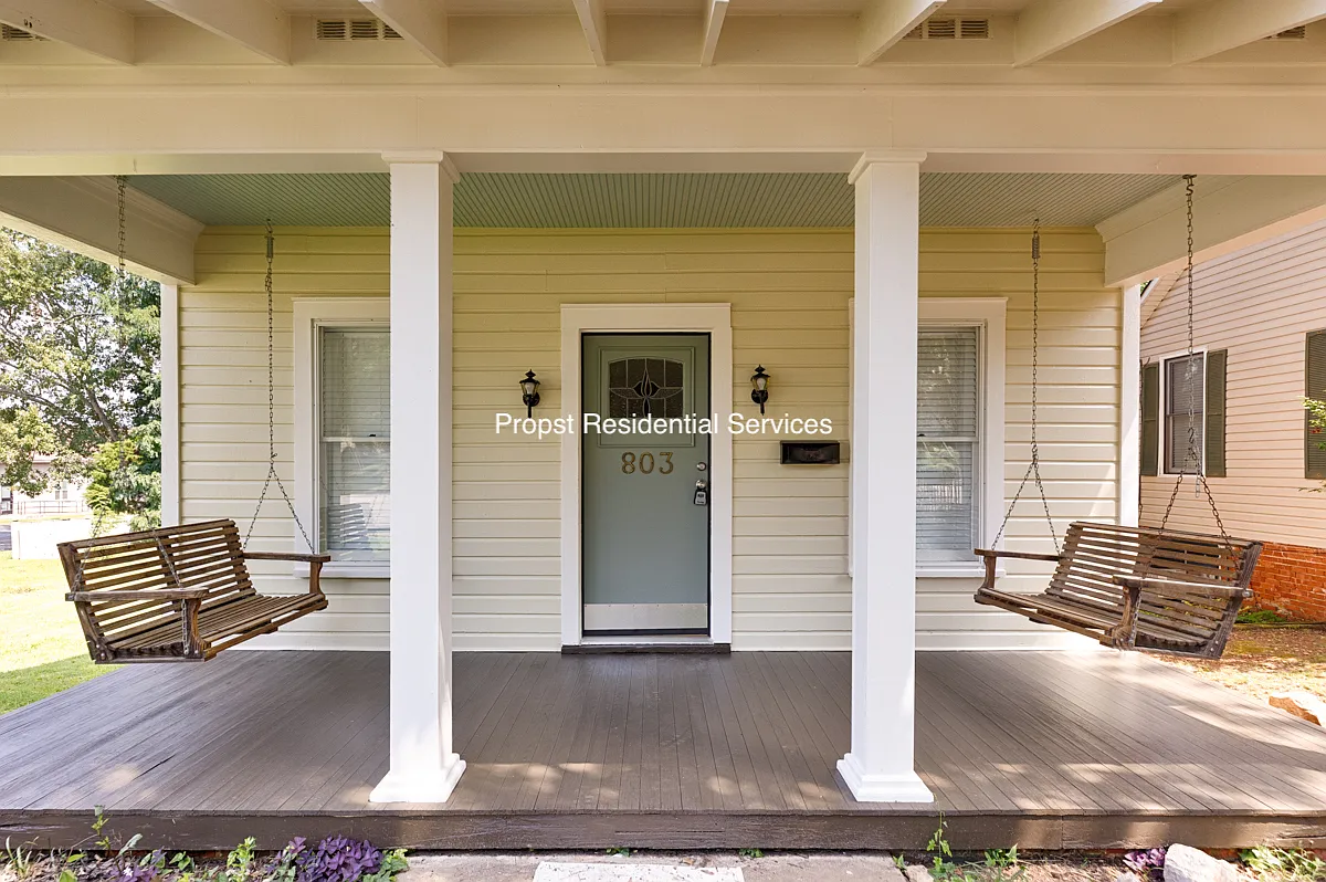 2 bed, 924 sqft, $1,600 — Photo 3