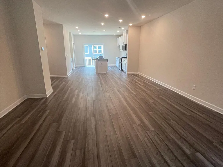 1017 Maltby St — Photo 8