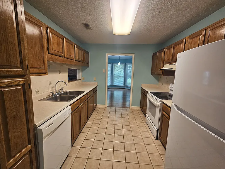 6902 Persimmon Pl — Photo 2