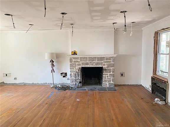 2nd image of 14 Cumberland Dr