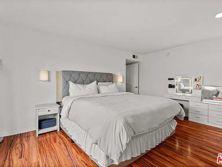 11907 Darlington Ave #101 — Photo 10