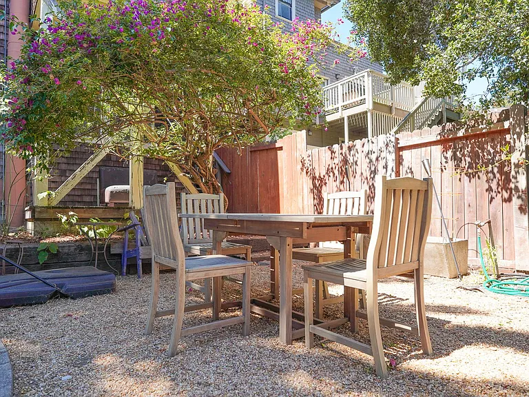 420 Lester Ave — Photo 4