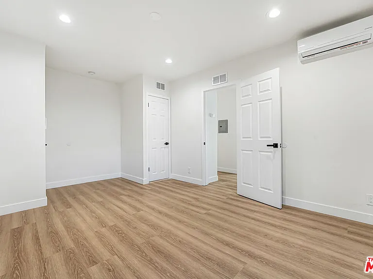 525 N Sweetzer Ave #3 — Photo 11