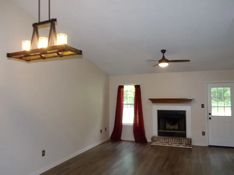 127 Village Ct — Photo 8