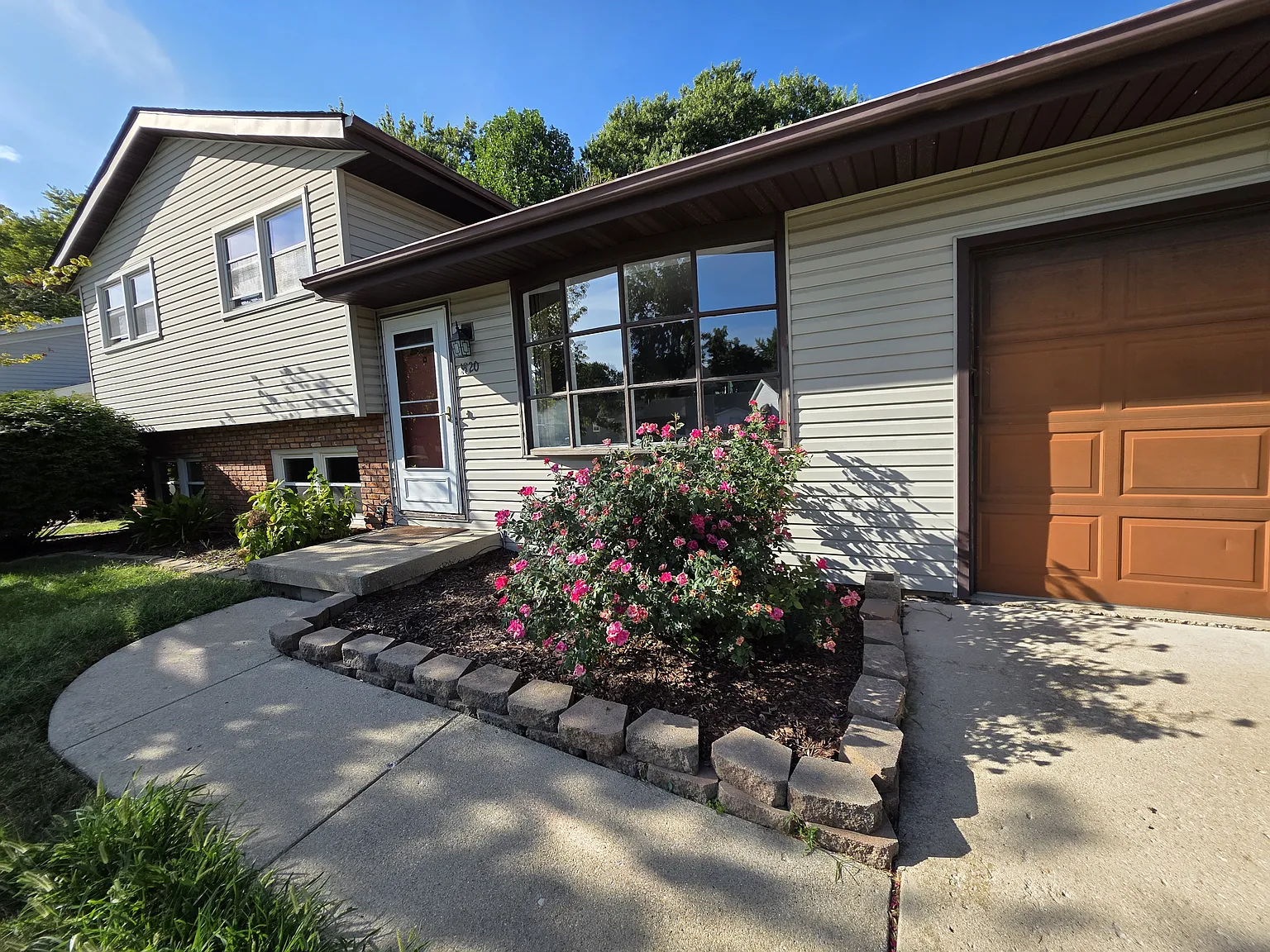 1820 Johnson Dr — Photo 1