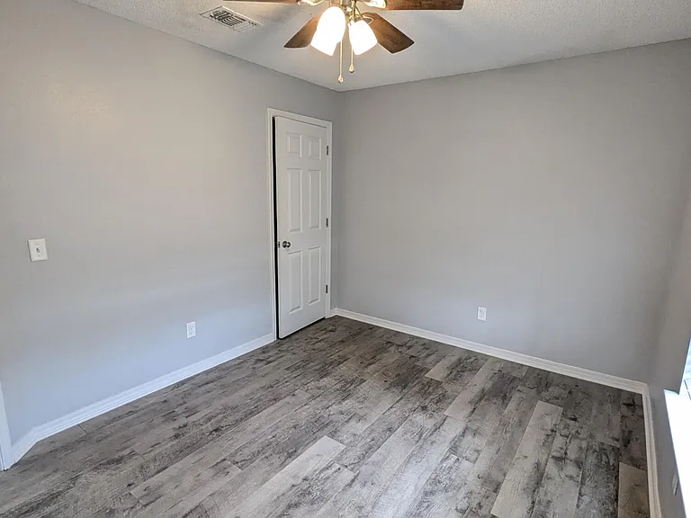 7592 Chablis Cir — Photo 12