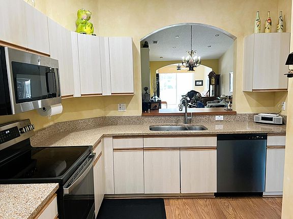 5th image of 9624 Crescent View Drive N