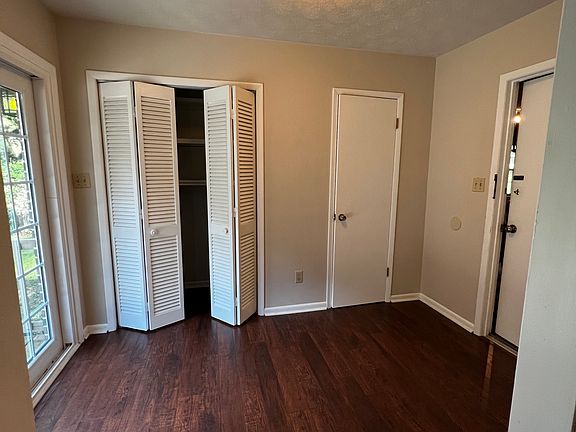 3rd image of 4926 Lester Rd