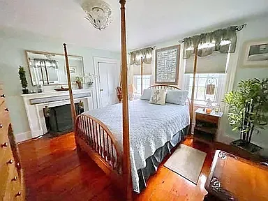 13 Bradford St #2U