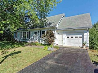 3 Crescent Ln, Troy, NY 12180