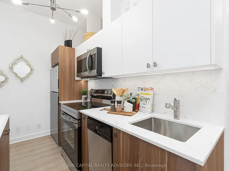 350 Wellington St W #G04 — Photo 8