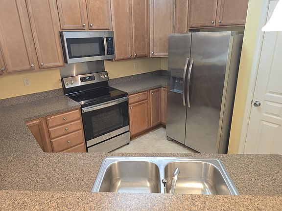 4th image of 1170 Gunn Hall Dr #1