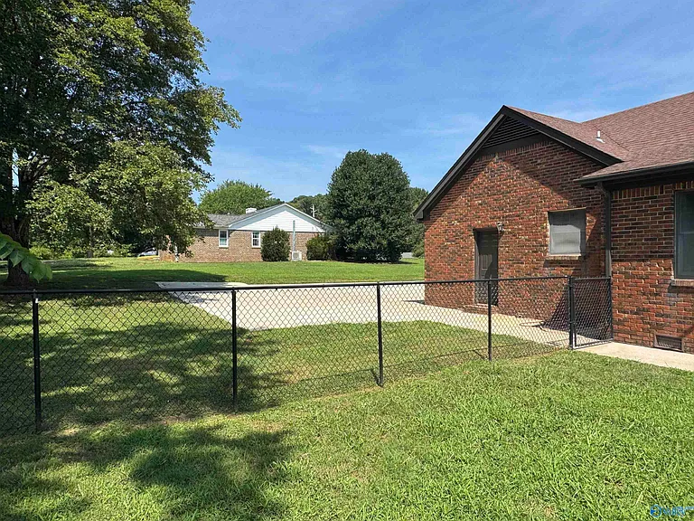 120 Roy Dr — Photo 36