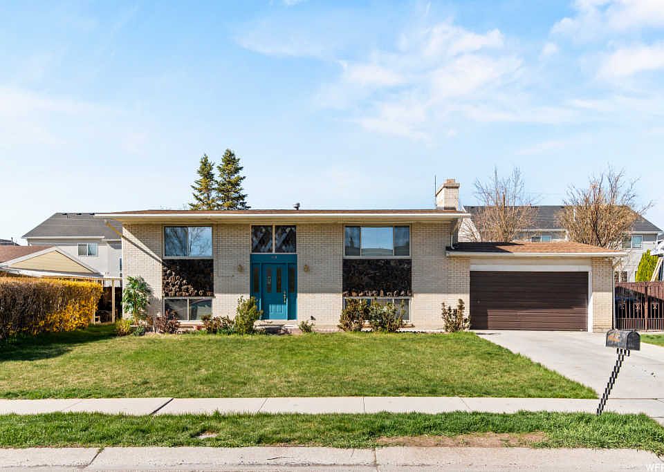 1st image of 447 E Bridlewood Dr