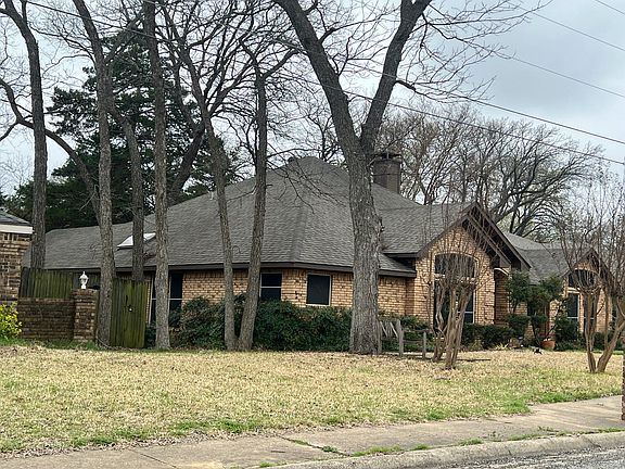 3rd image of 442 Silver Creek Dr
