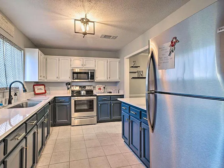 1073 Fairfax Dr — Photo 6