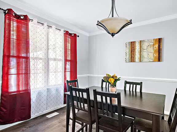 5th image of 1702 Frederick Rd