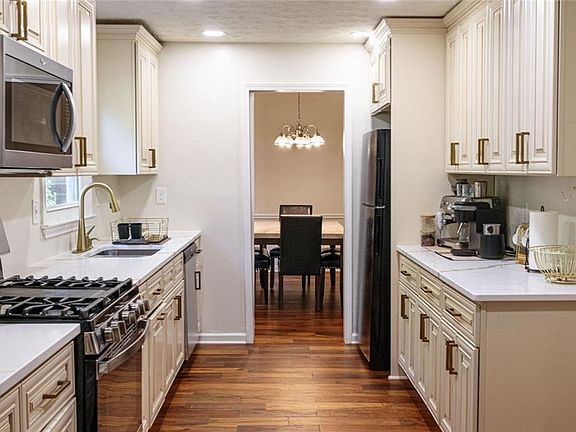 2nd image of 4970 Hull Rd SE