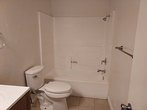 5th image of 3062 E 70th St #3060