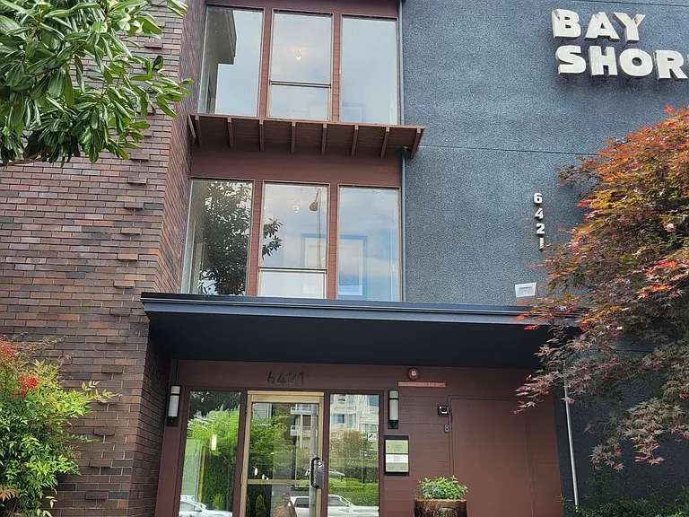 6421 Lake Washington Blvd NE #204 — Photo 2
