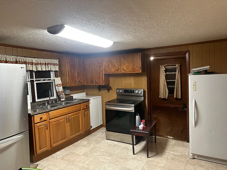 2327 Sulphur Hollow Rd — Photo 13