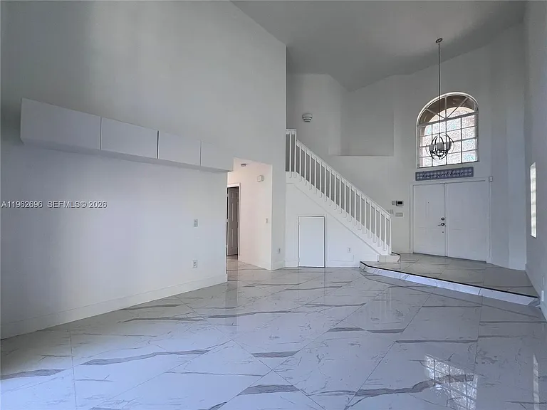 109 Gables Blvd — Photo 5