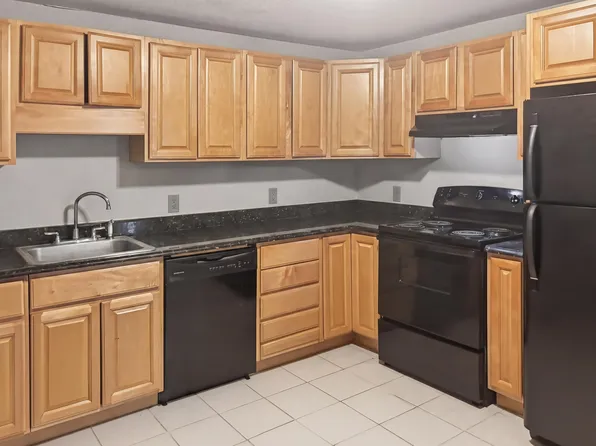 17 Silvestri Circle #1, Derry, NH 03038