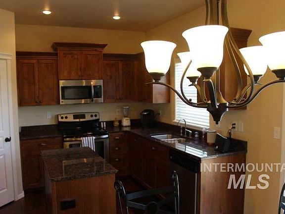 4th image of 578 Pine Island Ln