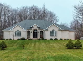 10085 Sawmill Dr, Chardon, OH 44024