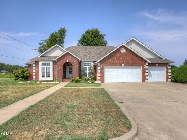 1624 Lakeview Dr, Webb City, MO 64870