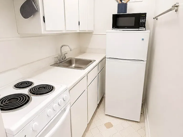 271 W 73rd St #2A — Photo 6