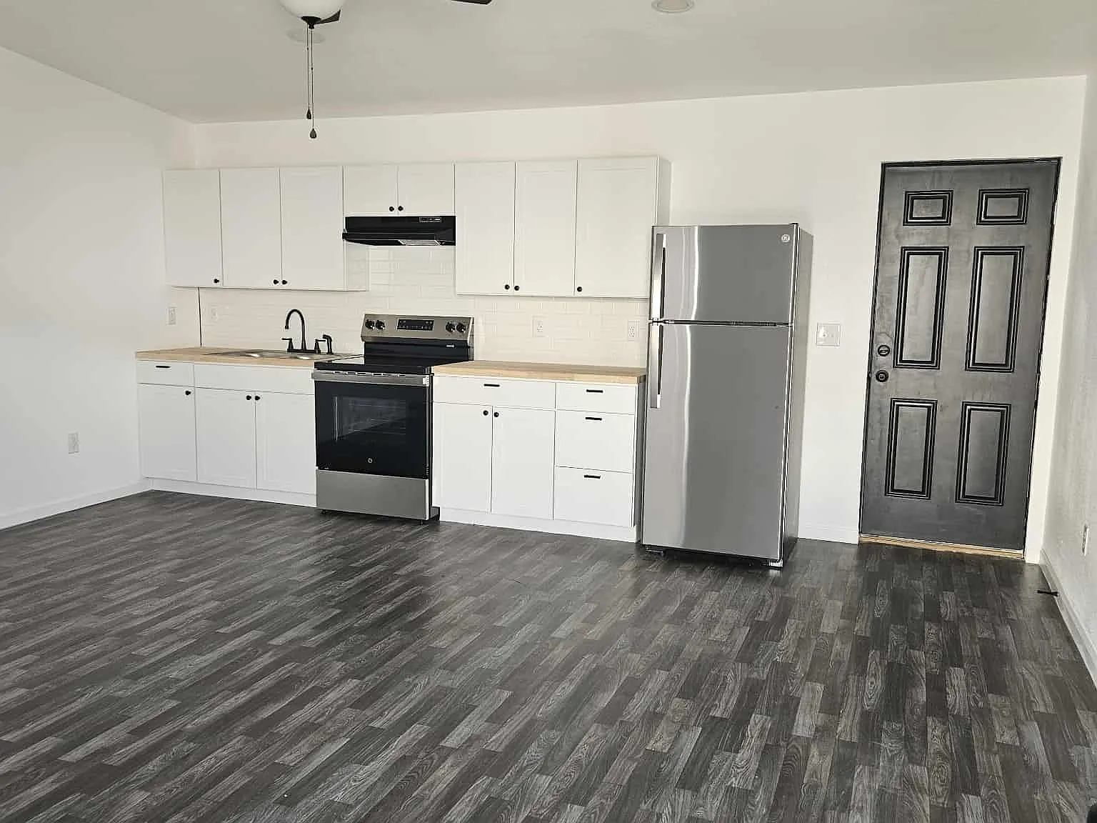 2595 Holly Duplex A & B — Photo 4