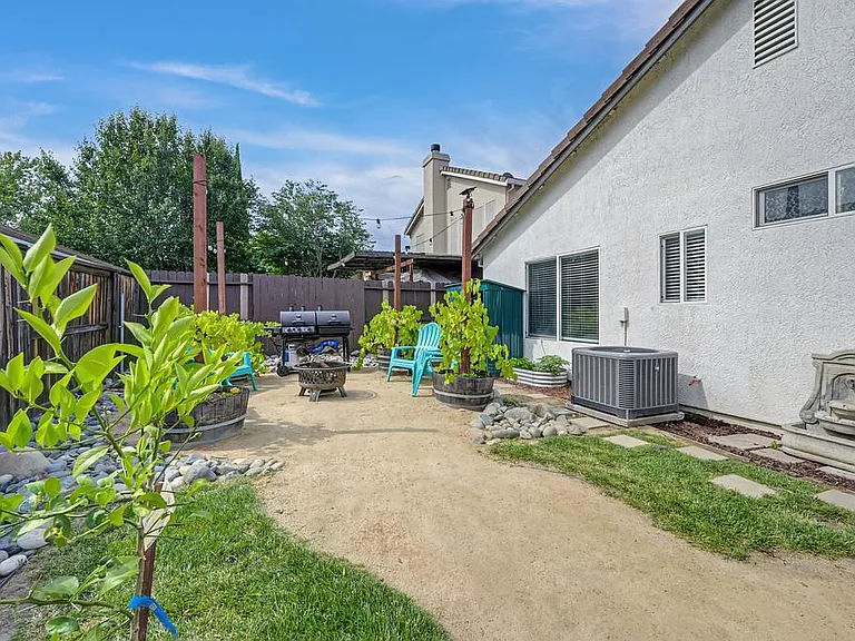 201 Stavros Ct — Photo 9