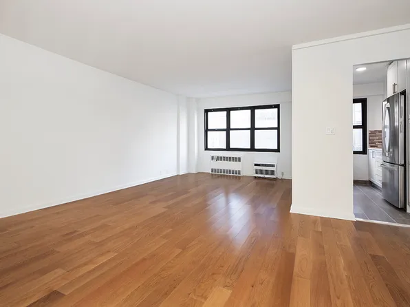 240 East 76th Street image 2 of 10