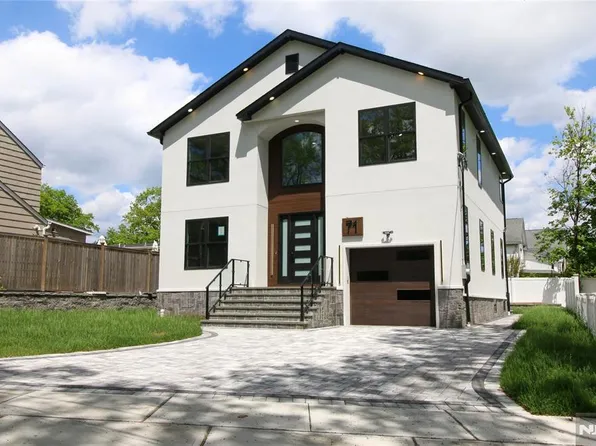 71 Canterbury Ct, Teaneck, NJ 07666