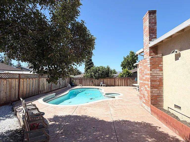 3695 Sanford St — Photo 32