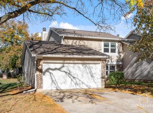 251 Signature Dr, Bloomingdale, IL 60108
