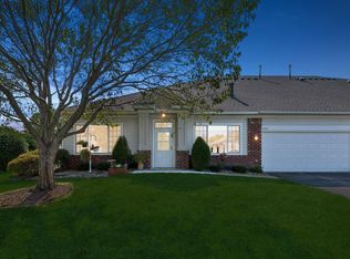 5921 Prairie Ridge Dr, Shoreview, MN 55126