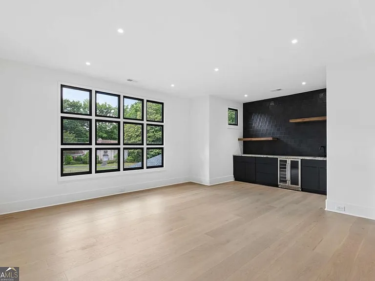 1000 Clementstone Dr NE — Photo 24