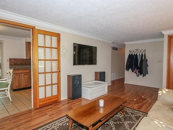 5th image of 5001 Glenmina Dr