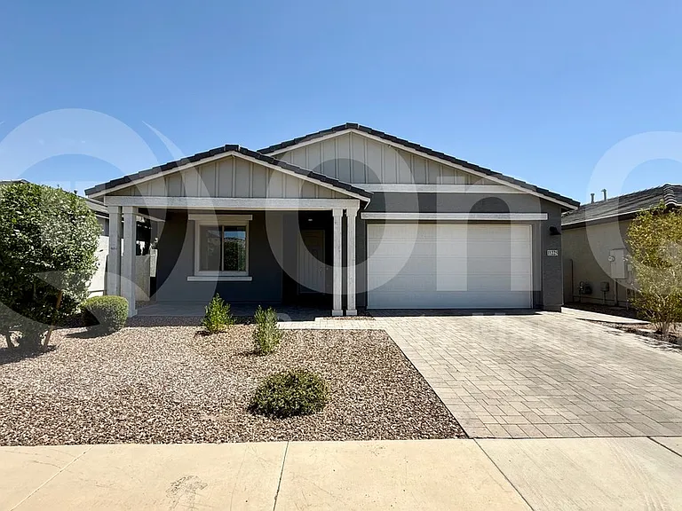11225 E Ulysses Ave — Photo 2