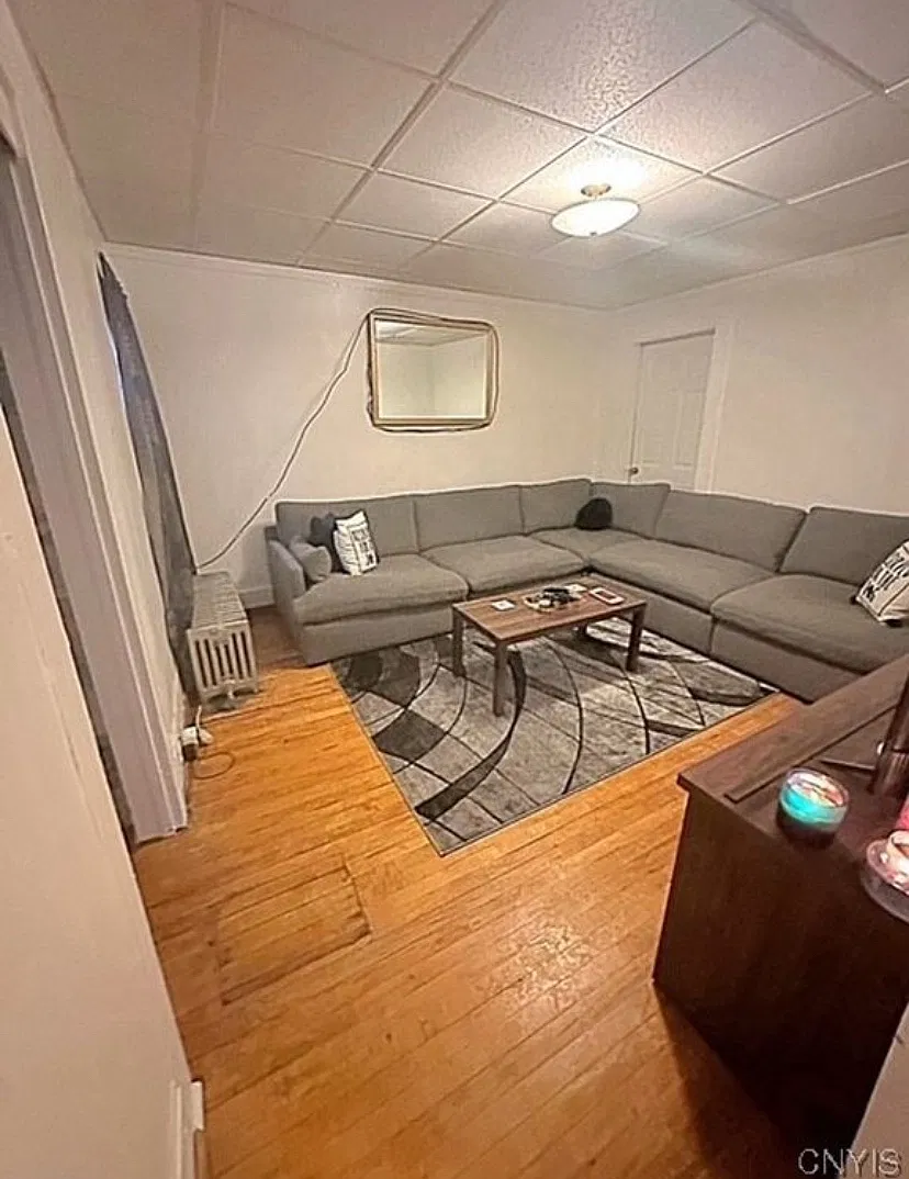 1 bed, 650 sqft, $1,050 — Photo 2