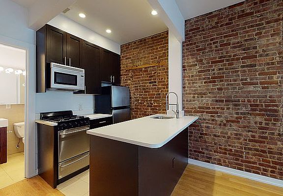 3rd image of 218 E 84th St APT 3A