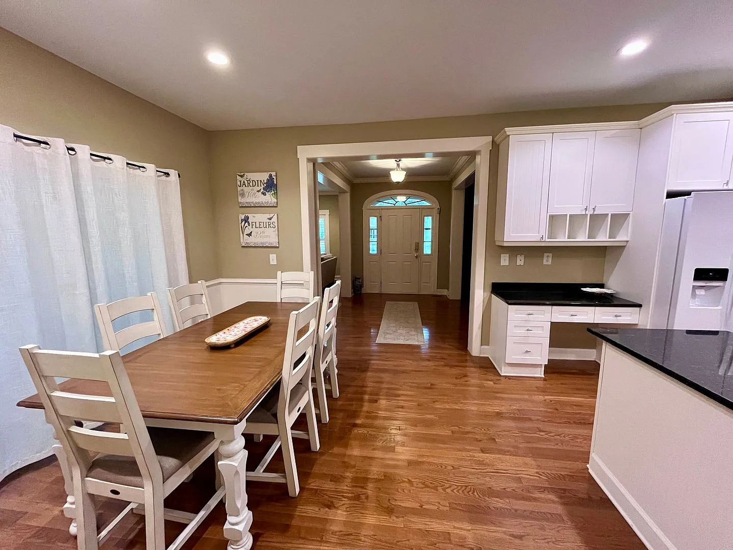 Charleston Charm Meets Modern Comfort in West Ashley — Photo 3