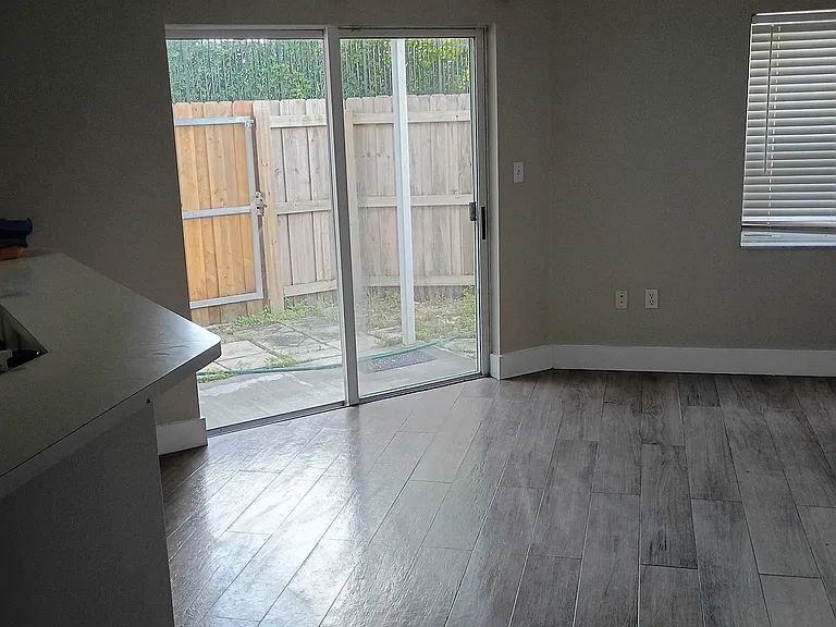 2318 SE 23rd Ave — Photo 6