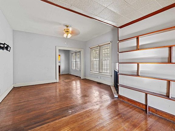 3rd image of 433 E 21st St