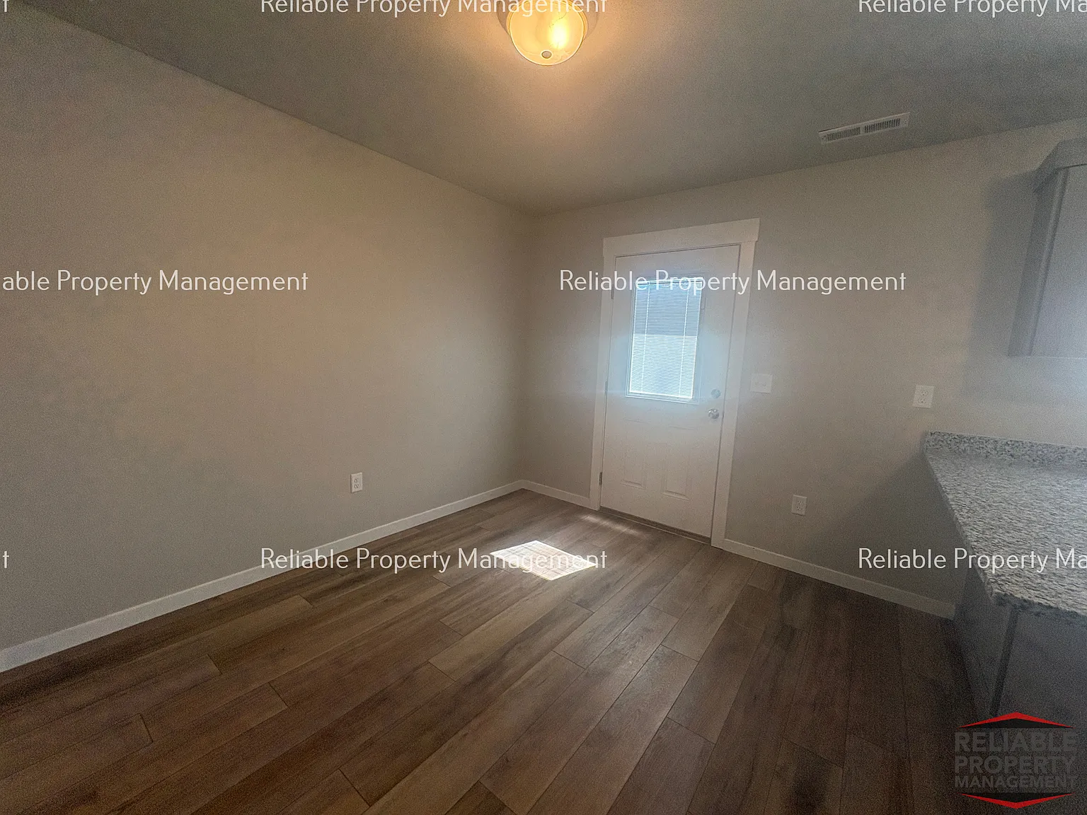 3 bed, 2.5 bath, 1570 sqft, $1,495 — Photo 4