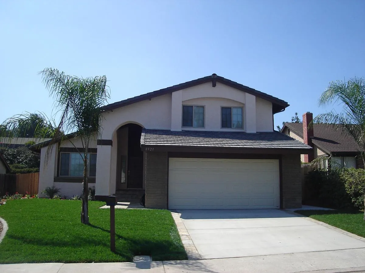 4 bed, 2.5 bath, 2200 sqft, $4,750 — Photo 2