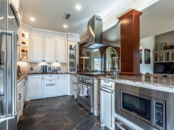 5th image of 3029 Bering Dr