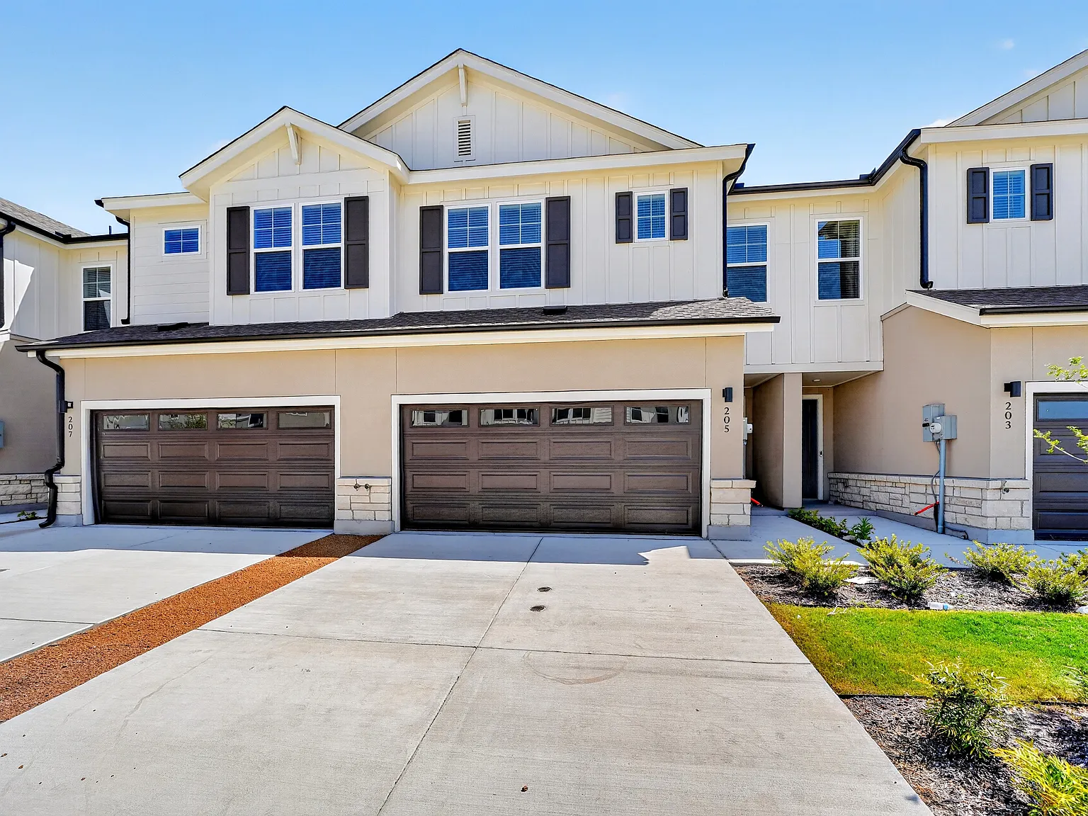 3 bed, 2.5 bath, 1798 sqft, $2,765 — Photo 1